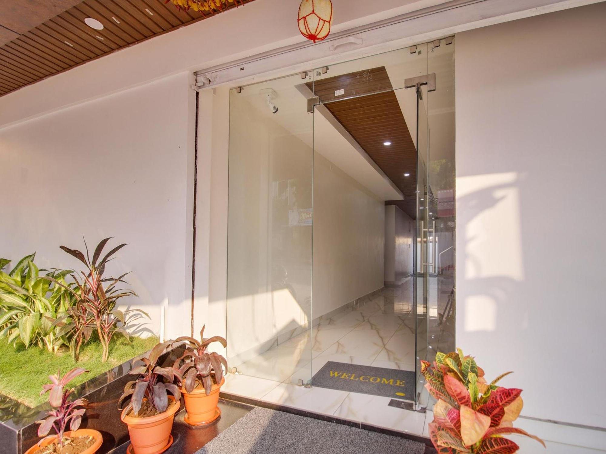 Hotel O Rr Residency Khammam Esterno foto