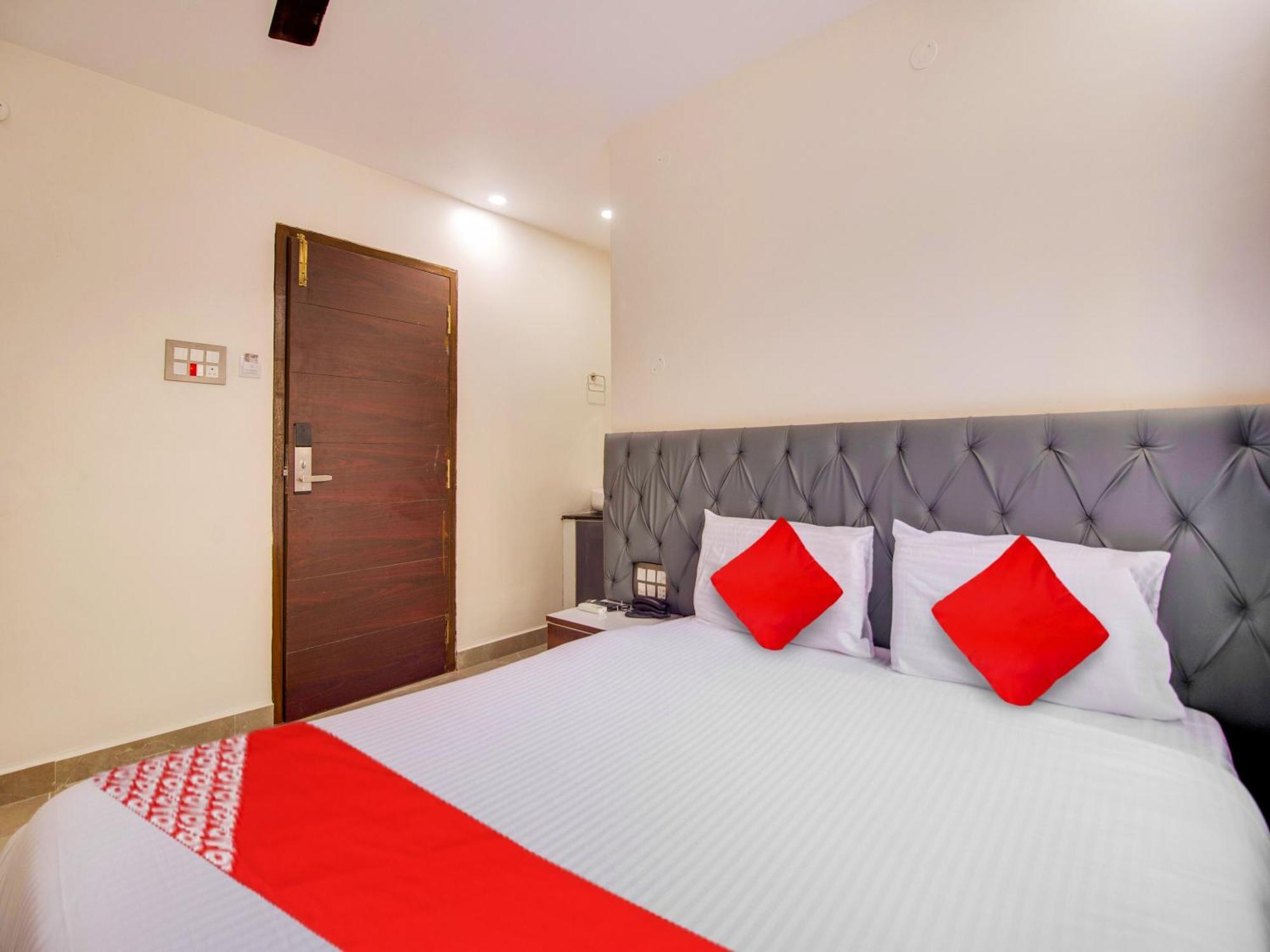 Hotel O Rr Residency Khammam Esterno foto