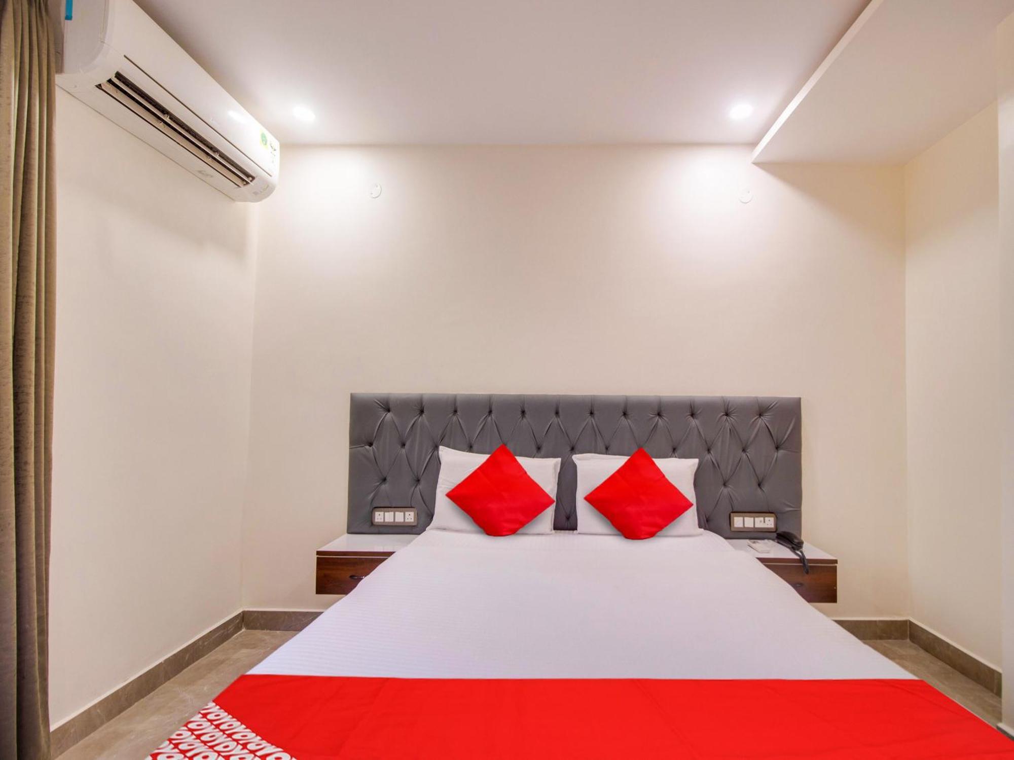 Hotel O Rr Residency Khammam Esterno foto