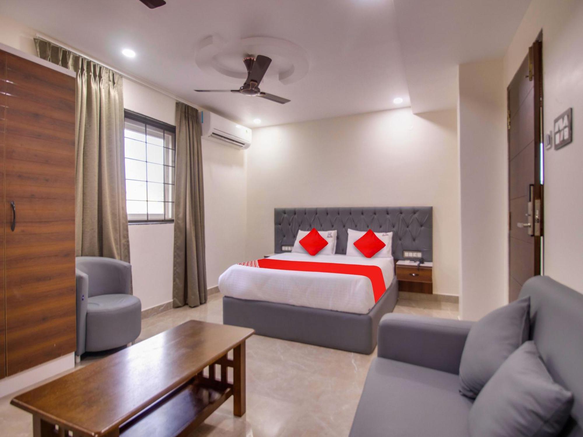 Hotel O Rr Residency Khammam Esterno foto