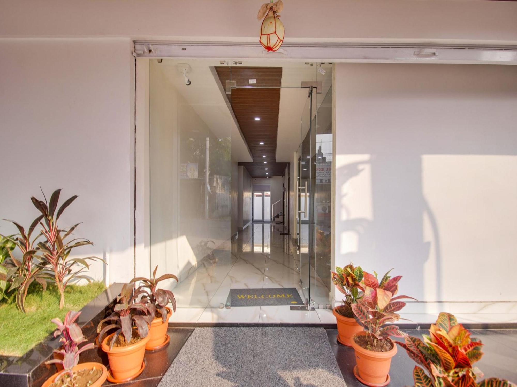 Hotel O Rr Residency Khammam Esterno foto
