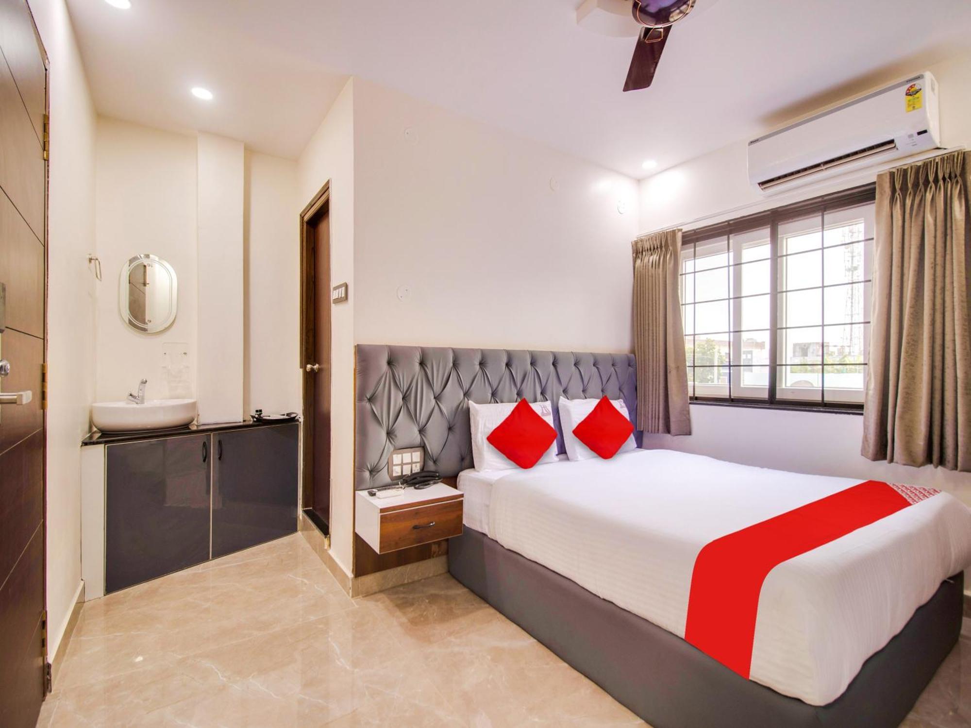 Hotel O Rr Residency Khammam Esterno foto