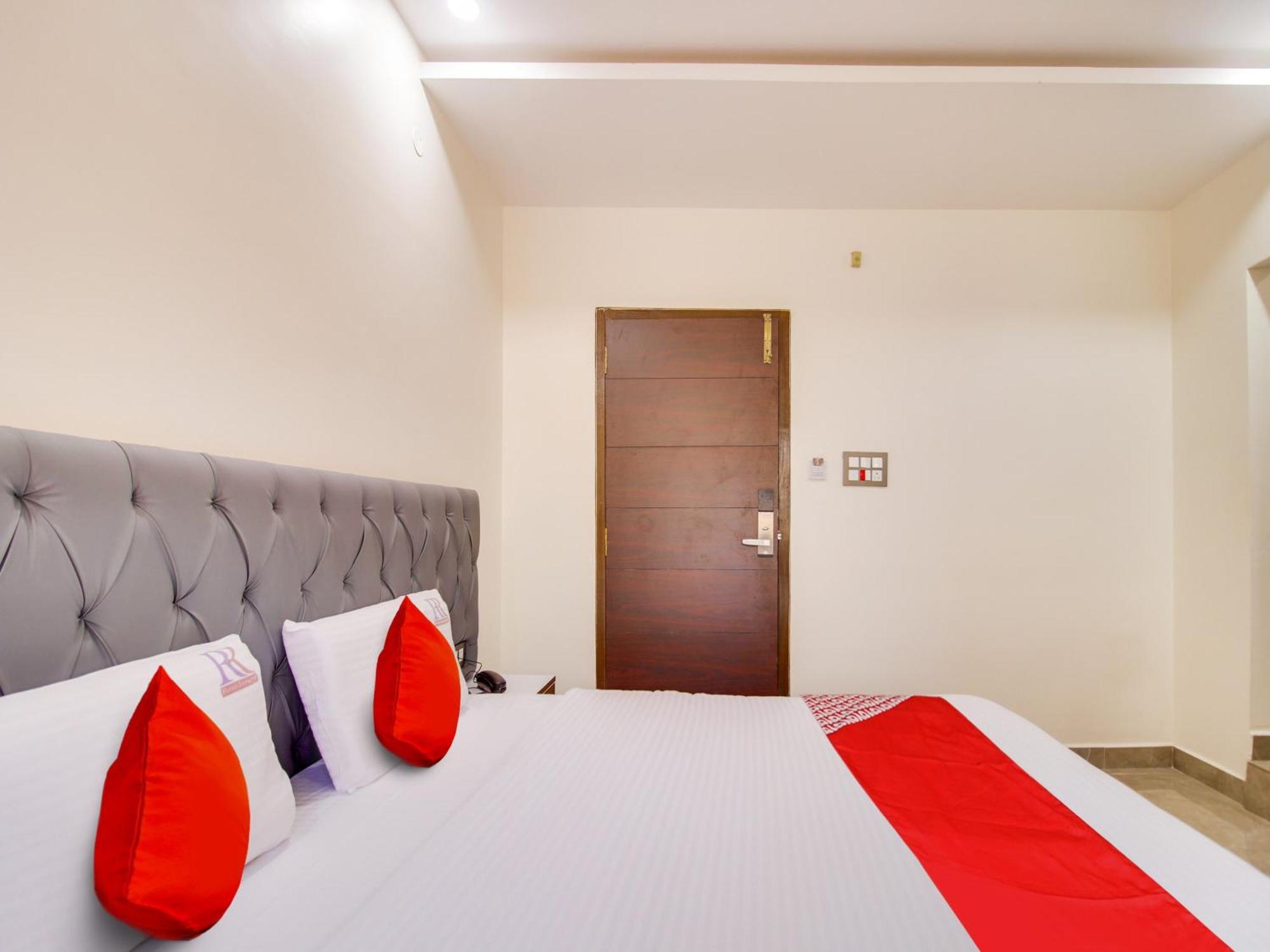 Hotel O Rr Residency Khammam Esterno foto